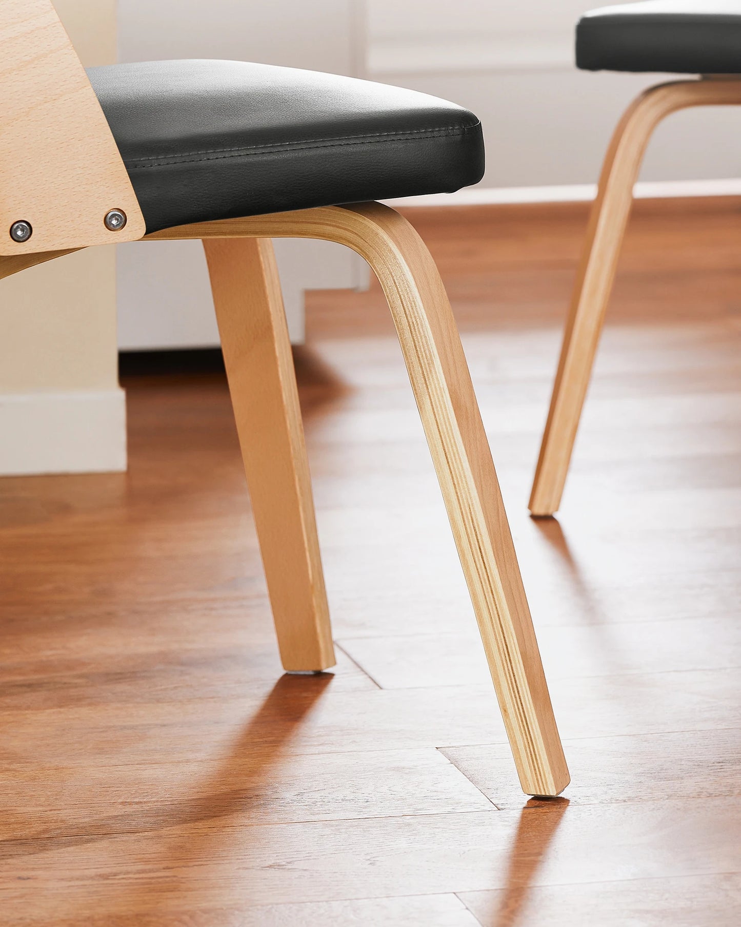 Chaise minimaliste en bois et simili cuir – Rikuo