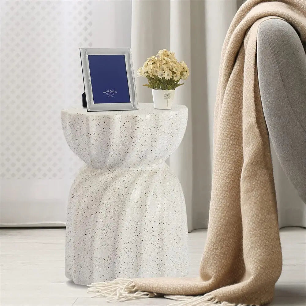 Table d’appoint contemporaine en béton léger - Isamu