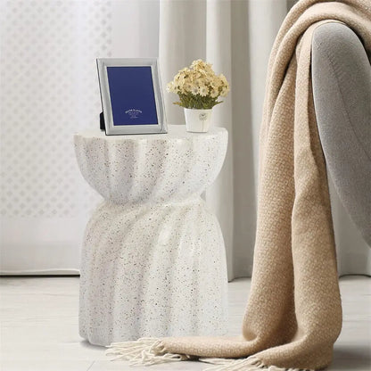 Table d’appoint contemporaine en béton léger - Isamu